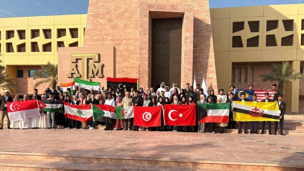 İzmit İmam Hatip Öğrencilerinden Arapça Münazarada Büyük Başarı