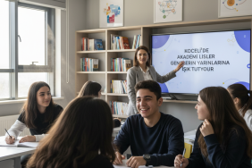 Kocaelide-Akademi-Liseler-Genclerin-Yarinlarina-Isik-Tutuyor-gemini