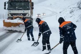 Kocaelide-Kisla-Mucadele-Saniyelerle-Yarisan-Ekipler-Sahada-gemini