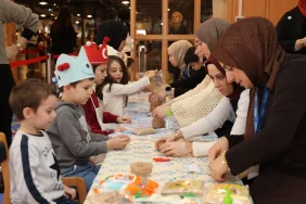 Okula-Bi-Mola-Etkinligi-Renkli-Stantlarla-Devam-Ediyor-featured