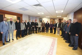 Baskan-Buyukakinin-Makaminda-Yogun-Ziyaretci-Trafigi-Suruyor-featured