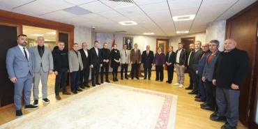 Baskan-Buyukakinin-Makaminda-Yogun-Ziyaretci-Trafigi-Suruyor-featured