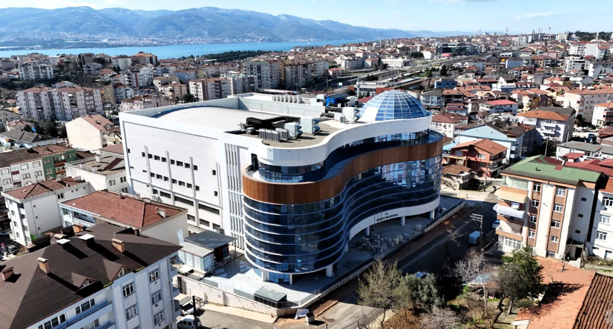 Derincenin-Yeni-Belediye-Hizmet-Binasi-Modern-Cehresiyle-Yukseliyor-featured