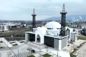 Kartepe-Kent-Meydani-Camii-Ilk-Teravihle-Kapilarini-Aciyor-featured