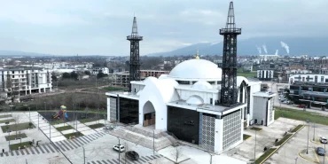 Kartepe-Kent-Meydani-Camii-Ilk-Teravihle-Kapilarini-Aciyor-featured