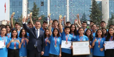 Kocaeli-Bilim-Olimpiyatlarinda-Costu-Sehre-80-Madalya-Birden-Geldi-gemini