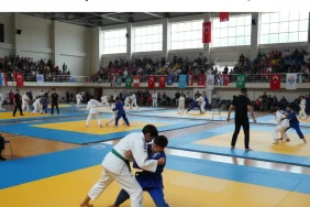 Kocaelide-Judo-Heyecani-10-Ilden-650-Sporcu-Minderde-Bulustu-gemini