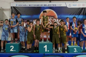 Sahada-Kardeslik-Ruzgari-En-Guzel-Paslar-Dostluk-Icin-Atildi-featured