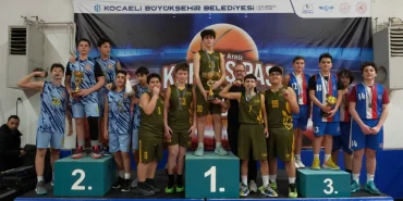 Sahada-Kardeslik-Ruzgari-En-Guzel-Paslar-Dostluk-Icin-Atildi-featured